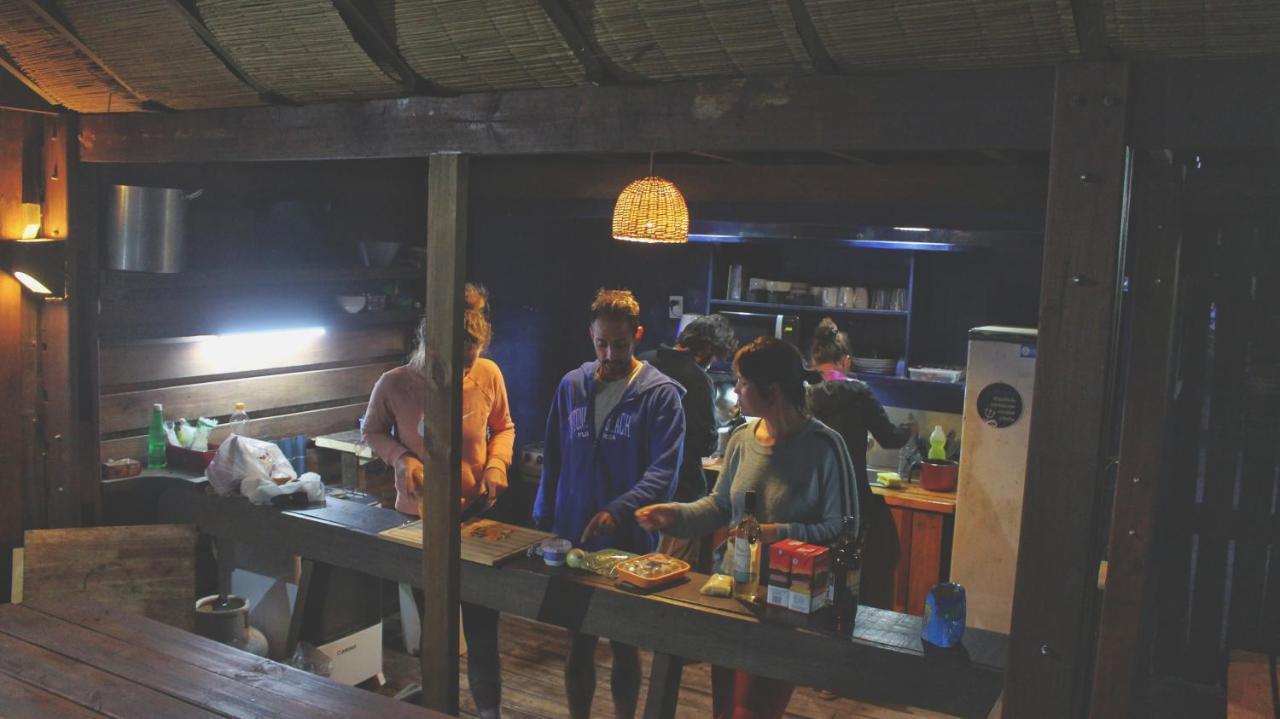 Mar De Fondo Hostel Punta Del Diablo Esterno foto